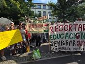 LAI-Mitglieder protestieren gegen die geplanten Kürzungen.