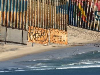 Der Grenzwall zwischen Mexiko und den USA in der mexikanischen Grenzstadt Tijuana