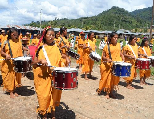 Die Banda de guerra einer Asháninka Nomatsiguenga-Gemeinde der Selva Central