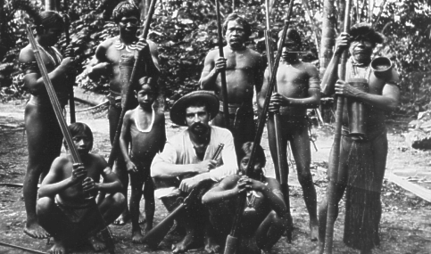 Theodor Koch-Grünberg con habitantes del bajo Río Apaporis