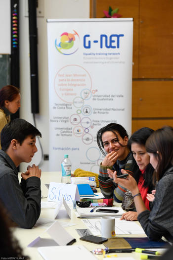 Zivilgesellschaftliche Akteur_innen aus Berlin bilden sich im Rahmen des G-NET Workshops weiter.