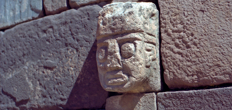 Tiwanaku, abgesenkter Tempel Kopfskulptur