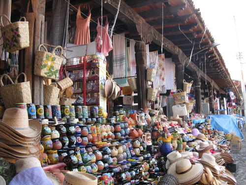 Keramikmarkt in Morelia, Mexiko