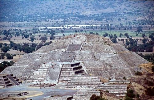 Sonnenpyramide von Teotihuacán, Méx. (Müller de Gámez, 1981, privat)