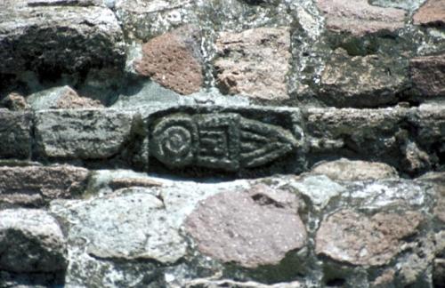 Tecpatl, Detail an der Schlangenpyramide von Tenayuca, Méx. (Müller de Gámez, 1984, privat)