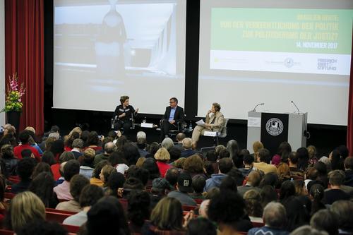 Dilma Rousseff, Herta Däubler-Gmelin, Sérgio Costa im Gespräch, 14.11.2017