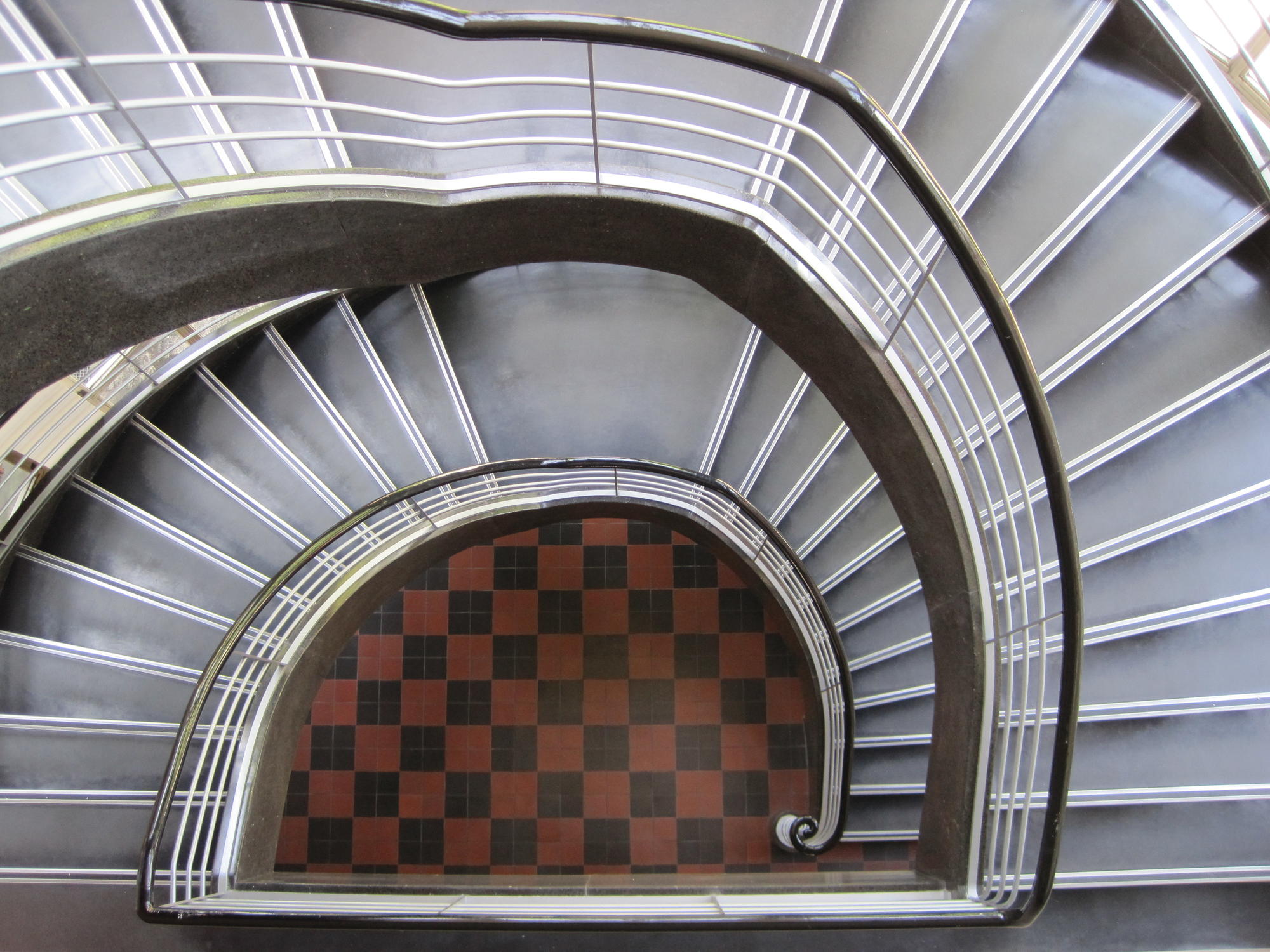 Escalera del Instituto de Estudios Latinoamericanos en la Freie Universität Berlin