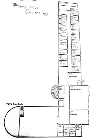 Corredores idênticos, mas sem biblioteca e mais alguns escritórios: uma comparação das plantas das salas do 2º andar do edifício na Rüdesheimer Straße 54-56 em 1978 e em 2014.