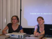 Sophie Esch und Pauline Bachmann präsentieren ihre Projekte an der Universidad de Costa Rica (UCR) in San José